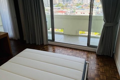 Condo in Khlong Toei, Bangkok, Thailand, 1 bedroom № 123926 - photo 9