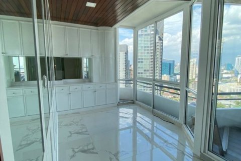 Condominio de 5 dormitorios en Watthana, Bangkok, Tailandia № 123925 - foto 19