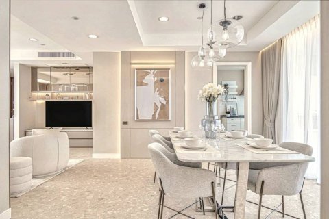 Condo in Bangkok, Thailand, 3 bedrooms № 133047 - photo 3