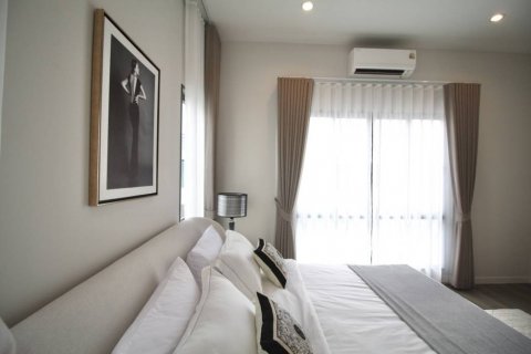 Casa de 5 dormitorios en Samut Prakan, Tailandia № 133049 - foto 7
