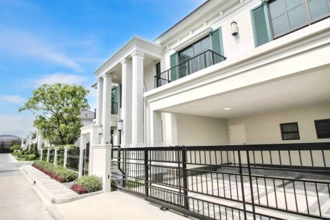 Casa de 5 dormitorios en Samut Prakan, Tailandia № 133049 - foto 2