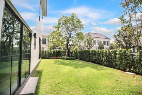 Casa de 5 dormitorios en Samut Prakan, Tailandia № 133049 - foto 5