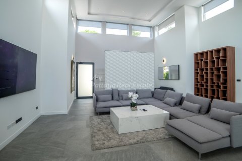 Casa de 6 dormitorios en Bang Lamung, Tailandia № 123449 - foto 10