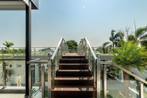 Casa de 6 dormitorios en Bang Lamung, Tailandia № 123449 - foto 8