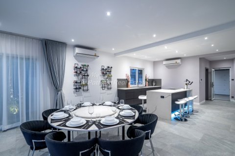 Casa de 6 dormitorios en Bang Lamung, Tailandia № 123449 - foto 14