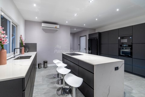 Casa de 6 dormitorios en Bang Lamung, Tailandia № 123449 - foto 13
