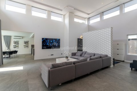 Casa de 6 dormitorios en Bang Lamung, Tailandia № 123449 - foto 9