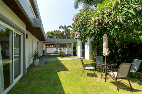 Casa de 6 dormitorios en Bang Lamung, Tailandia № 123449 - foto 2