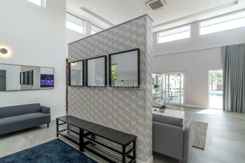 Casa de 6 dormitorios en Bang Lamung, Tailandia № 123449 - foto 12