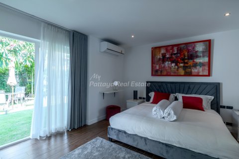 Casa de 6 dormitorios en Bang Lamung, Tailandia № 123449 - foto 20
