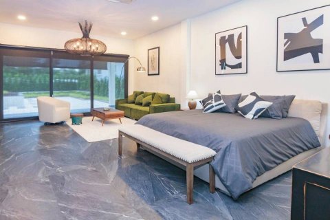 Chalet de 4 dormitorios en Pattaya, Tailandia № 132640 - foto 8