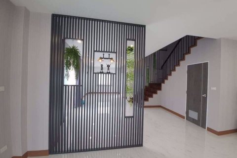 Casa de 5 dormitorios en Saphan Sung, Bangkok, Tailandia № 76025 - foto 3