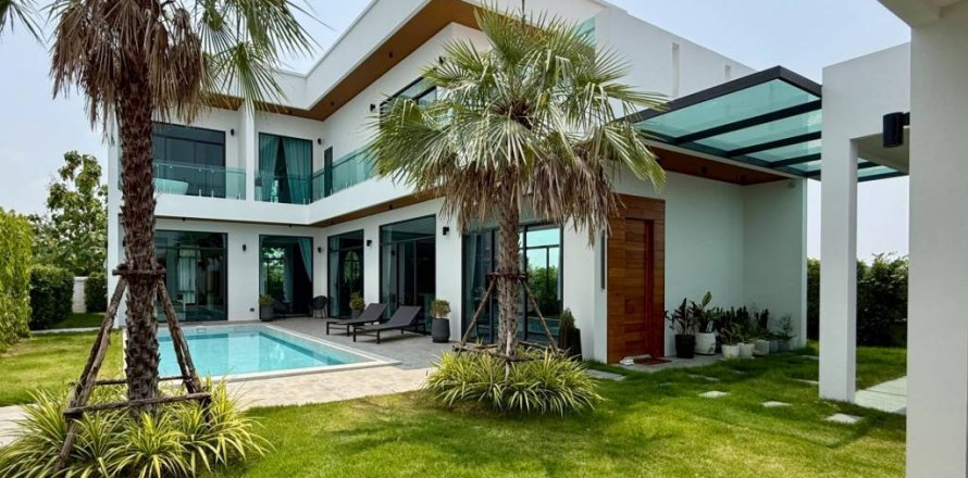 Chalet de 4 dormitorios en Pattaya, Tailandia № 126596