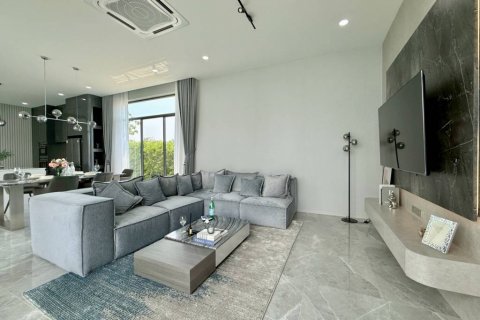 Chalet de 4 dormitorios en Pattaya, Tailandia № 126596 - foto 3