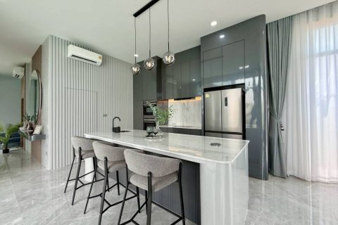 Chalet de 4 dormitorios en Pattaya, Tailandia № 126596 - foto 7