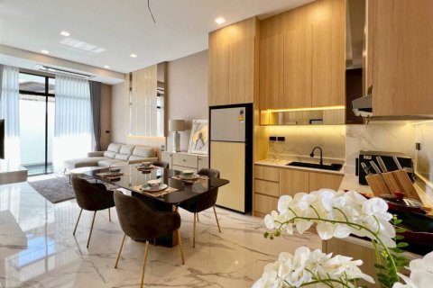 Chalet de 4 dormitorios en Pattaya, Tailandia № 126594 - foto 6