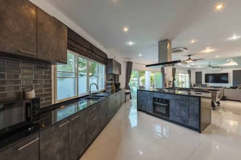 Chalet de 4 dormitorios en Phuket, Tailandia № 133025 - foto 7