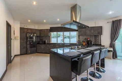 Chalet de 4 dormitorios en Phuket, Tailandia № 133025 - foto 8