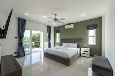 Chalet de 4 dormitorios en Phuket, Tailandia № 133025 - foto 10