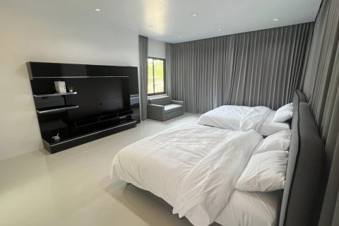 Casa de 4 dormitorios en Bang Lamung, Tailandia № 124943 - foto 9