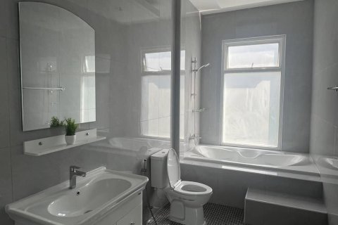 Casa de 4 dormitorios en Bang Lamung, Tailandia № 124943 - foto 11