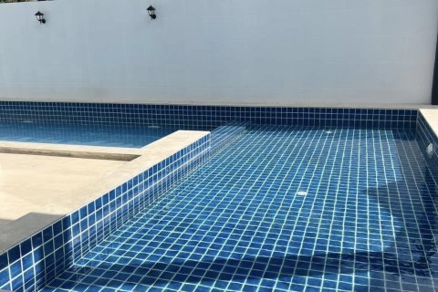 Casa de 4 dormitorios en Bang Lamung, Tailandia № 124943 - foto 4