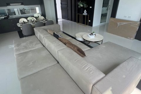 Casa de 4 dormitorios en Bang Lamung, Tailandia № 124943 - foto 8