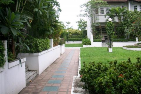 Adosado de 3 dormitorios en Bangkok, Tailandia № 143965 - foto 12