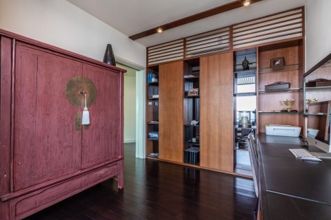 Condominio de 4 dormitorios en Bangkok, Tailandia № 143961 - foto 13