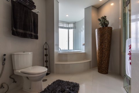 Condominio de 4 dormitorios en Bangkok, Tailandia № 143961 - foto 15