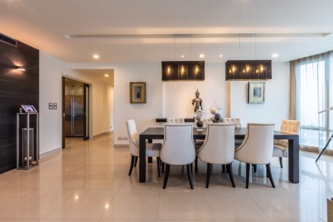 Condominio de 4 dormitorios en Bangkok, Tailandia № 143961 - foto 2