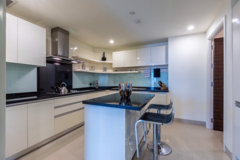 Condominio de 4 dormitorios en Bangkok, Tailandia № 143961 - foto 16