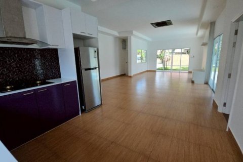 Chalet de 3 dormitorios en Pattaya, Tailandia № 132937 - foto 9