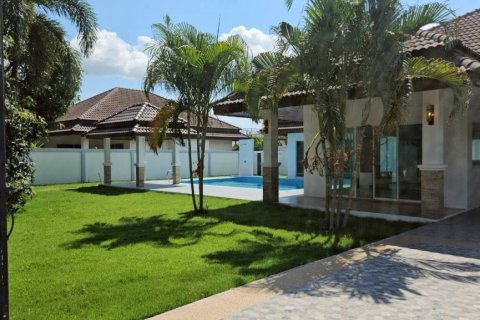 Chalet de 3 dormitorios en Pattaya, Tailandia № 132937 - foto 7