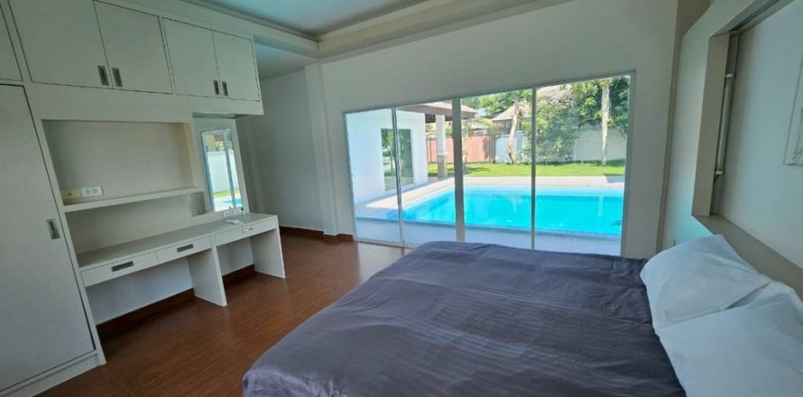 Chalet de 3 dormitorios en Pattaya, Tailandia № 132937