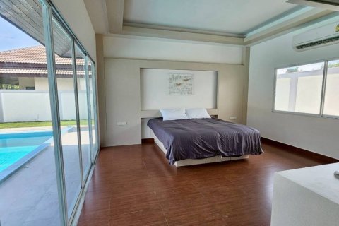 Chalet de 3 dormitorios en Pattaya, Tailandia № 132937 - foto 2