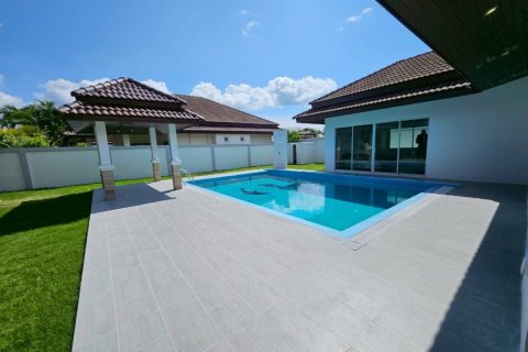 Chalet de 3 dormitorios en Pattaya, Tailandia № 132937 - foto 5
