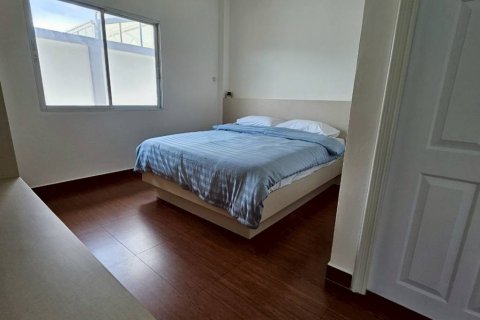 Chalet de 3 dormitorios en Pattaya, Tailandia № 132937 - foto 3