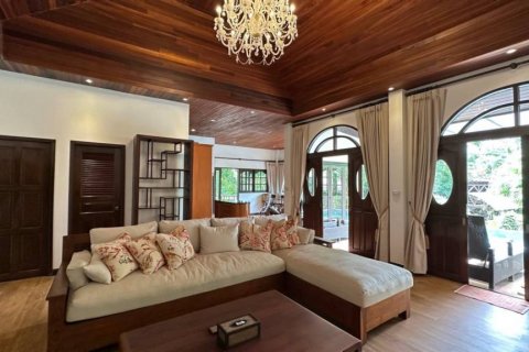 Chalet de 4 dormitorios en Surat Thani, Tailandia № 132935 - foto 6