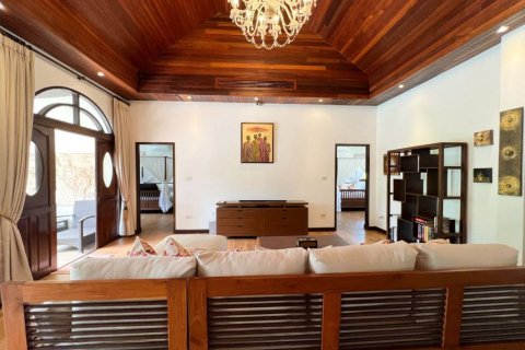 Chalet de 4 dormitorios en Surat Thani, Tailandia № 132935 - foto 4