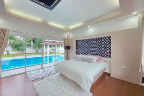 Chalet de 3 dormitorios en Pattaya, Tailandia № 132934 - foto 8