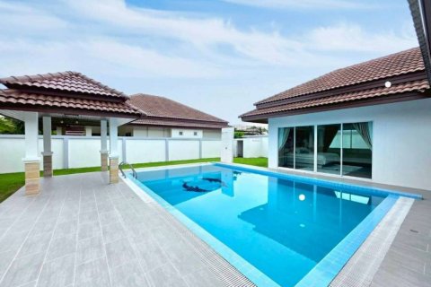 Chalet de 3 dormitorios en Pattaya, Tailandia № 132934 - foto 9