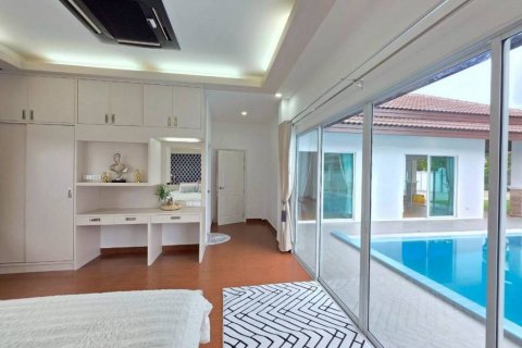 Chalet de 3 dormitorios en Pattaya, Tailandia № 132934 - foto 3