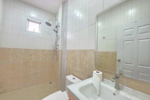 Chalet de 3 dormitorios en Pattaya, Tailandia № 132934 - foto 7