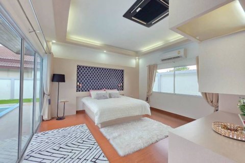 Chalet de 3 dormitorios en Pattaya, Tailandia № 132934 - foto 2