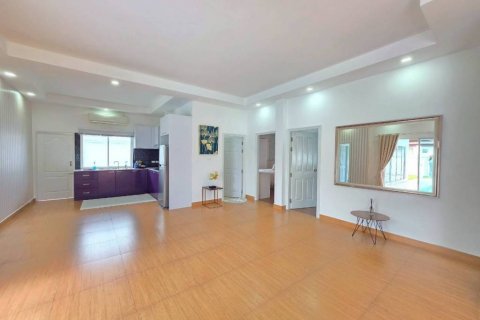 Chalet de 3 dormitorios en Pattaya, Tailandia № 132934 - foto 5