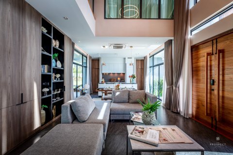 Chalet de 4 dormitorios en Pattaya, Tailandia № 101464 - foto 13