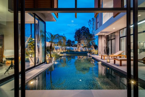 Chalet de 4 dormitorios en Pattaya, Tailandia № 101464 - foto 18