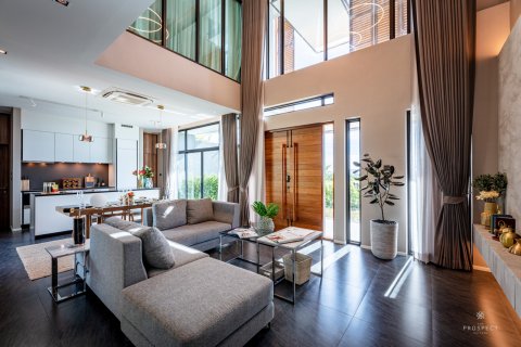 Chalet de 4 dormitorios en Pattaya, Tailandia № 101464 - foto 12