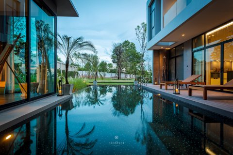 Chalet de 4 dormitorios en Pattaya, Tailandia № 101464 - foto 17